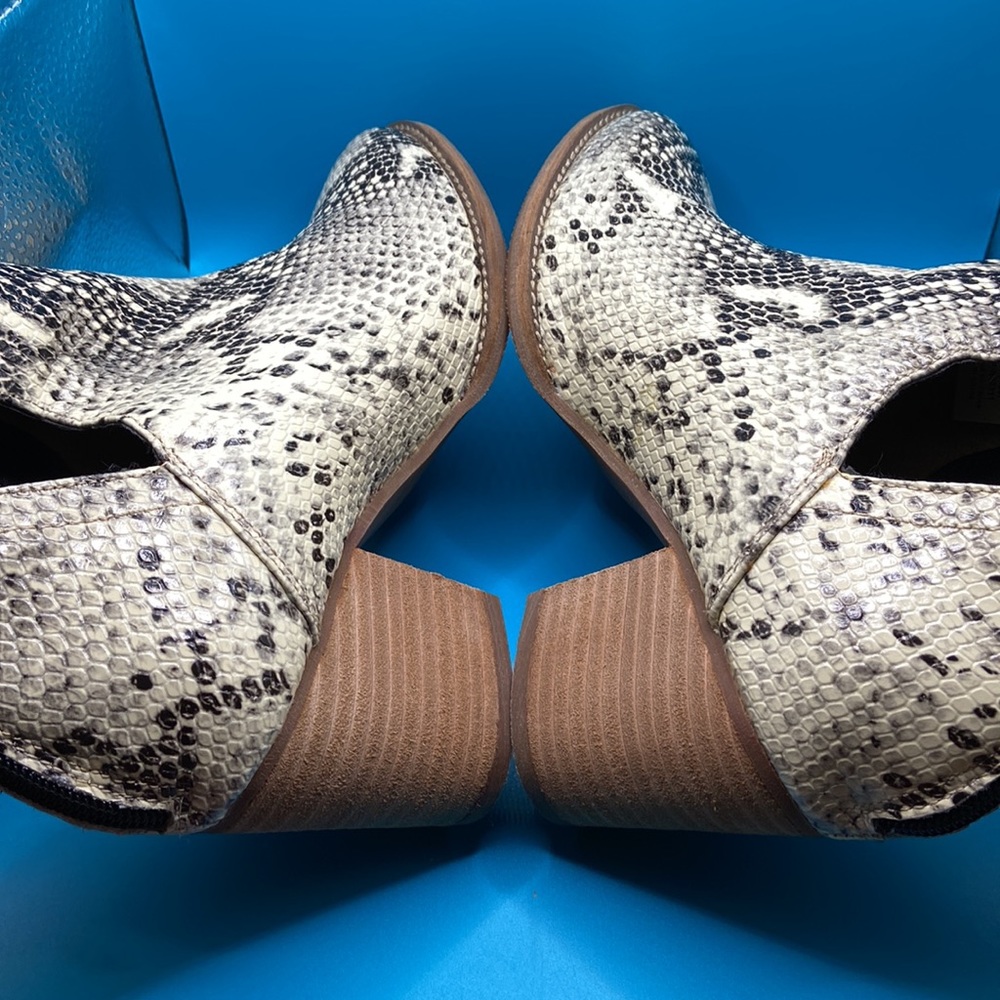 Women’s NWOB Blondo Women's Neda Waterproof Ankle Bootie, snakeskin print. Sz 9M - Picture 6 of 11